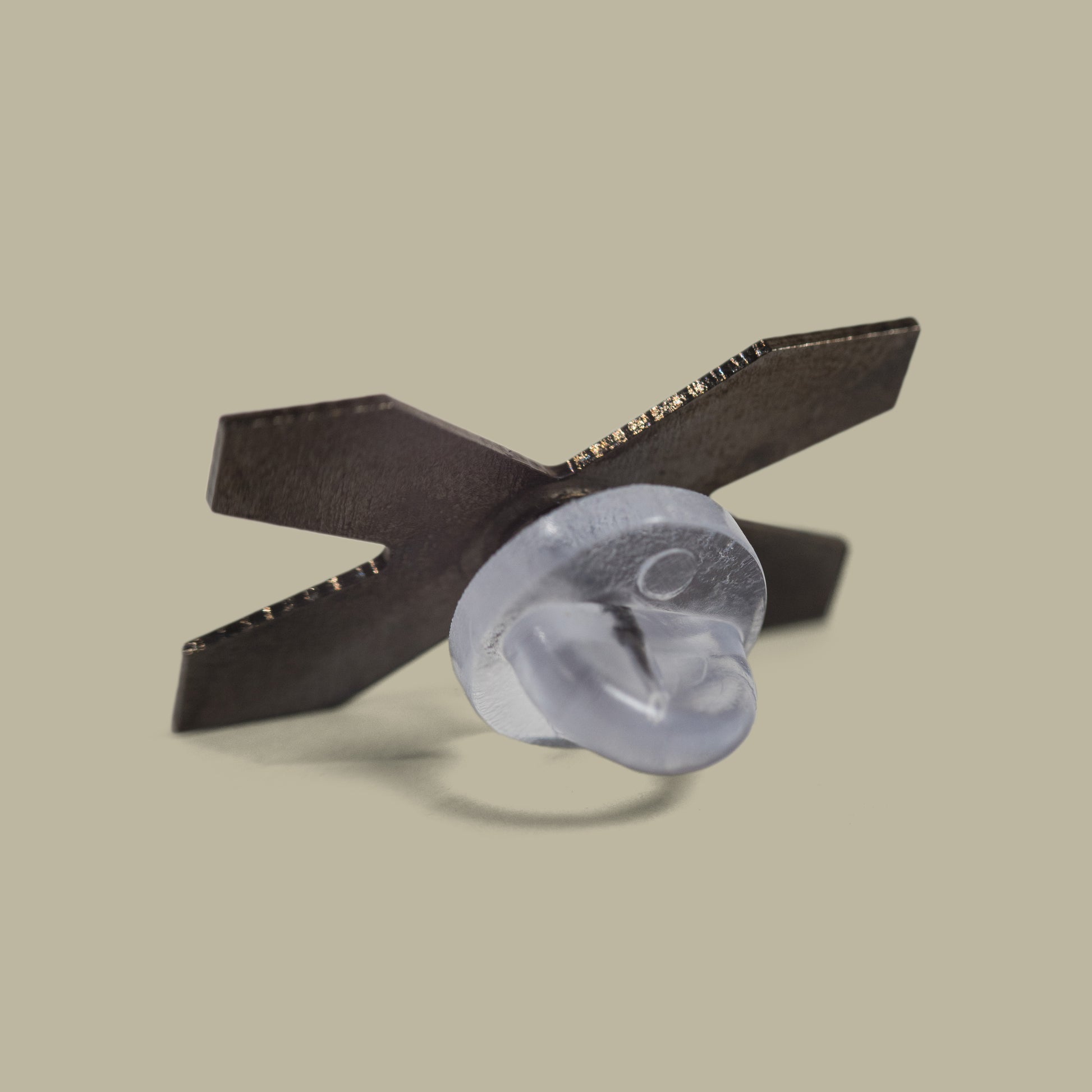 Пін із символом бригади «Хартія»